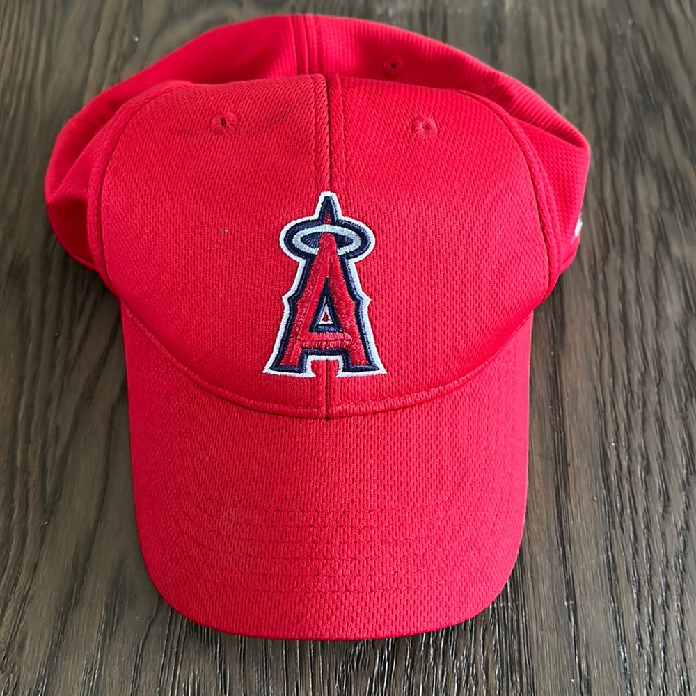 Team MLB RED Los Angeles Angels hat one size fits most